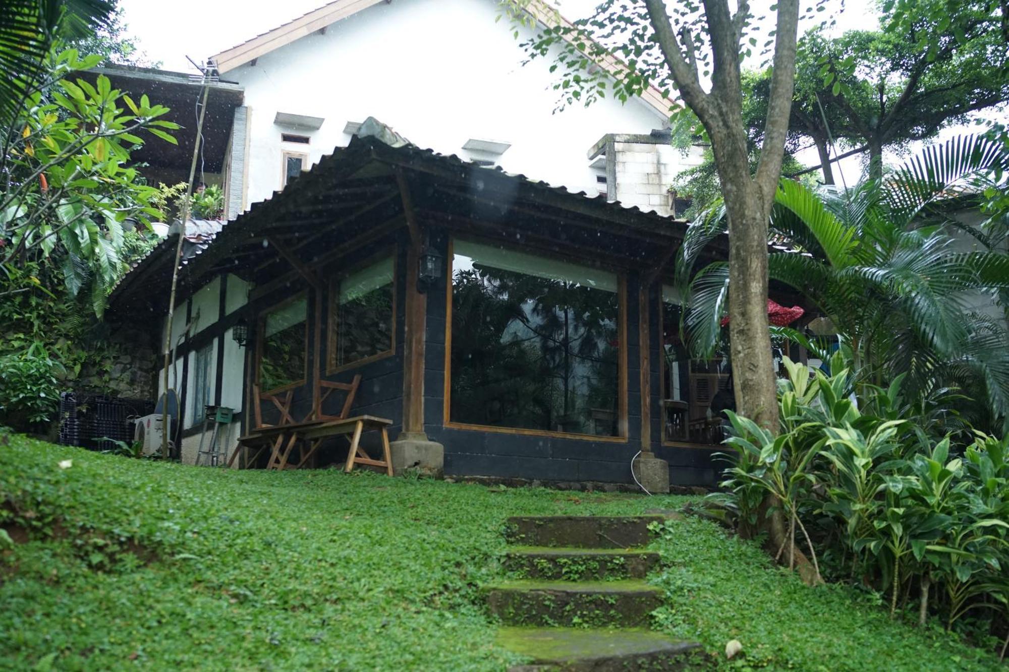 Tirta Arsanta Hot Springs & Villa Bogor Kültér fotó