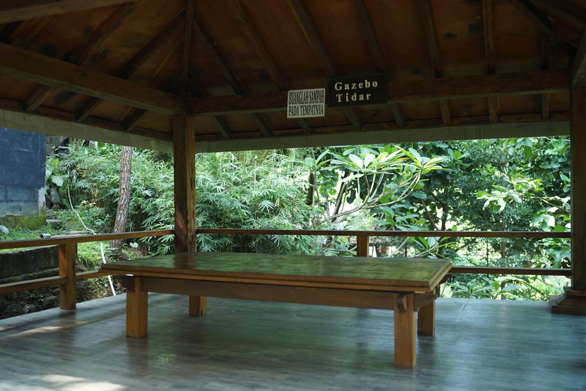 Tirta Arsanta Hot Springs & Villa Bogor Kültér fotó