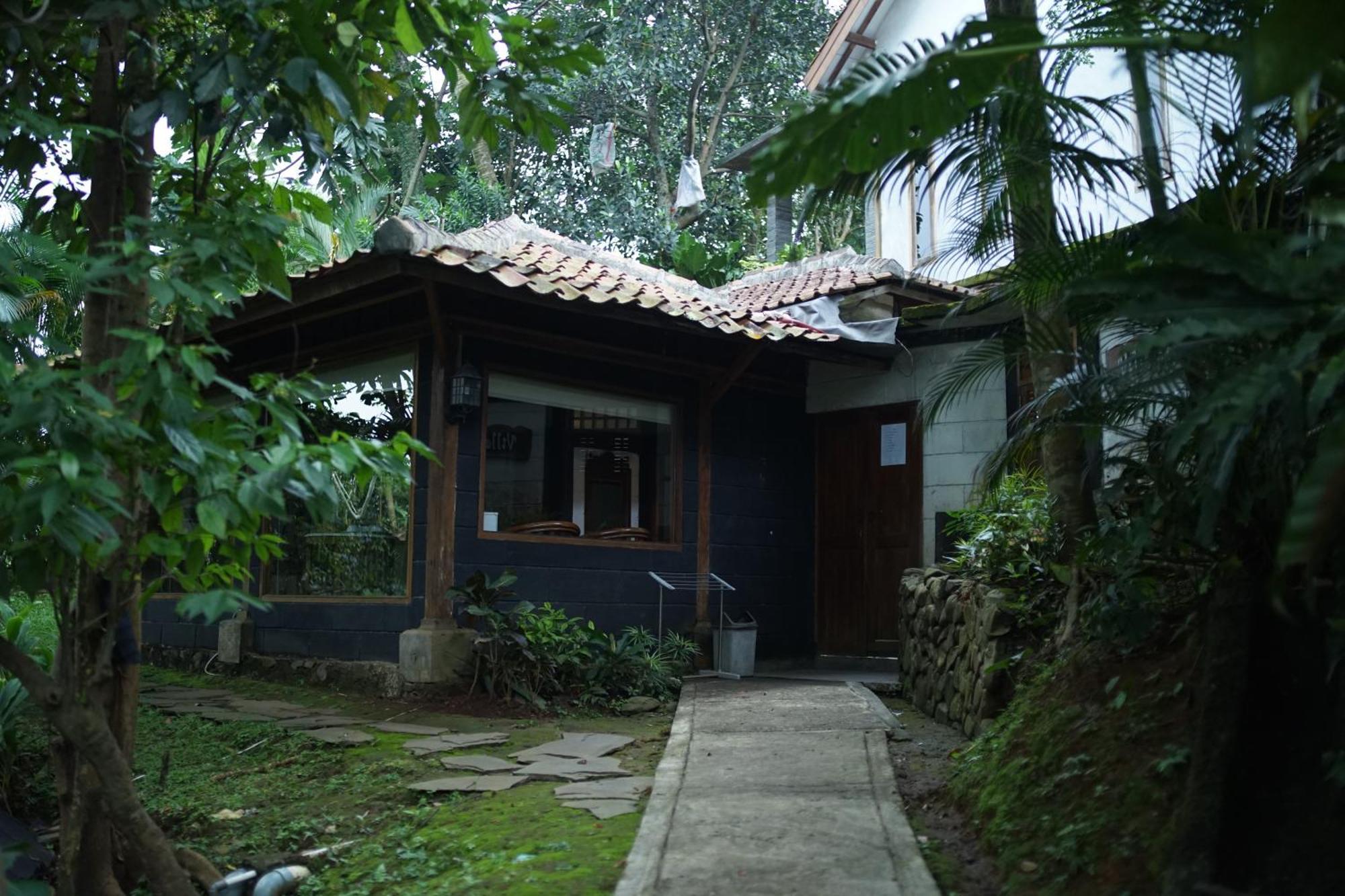 Tirta Arsanta Hot Springs & Villa Bogor Kültér fotó