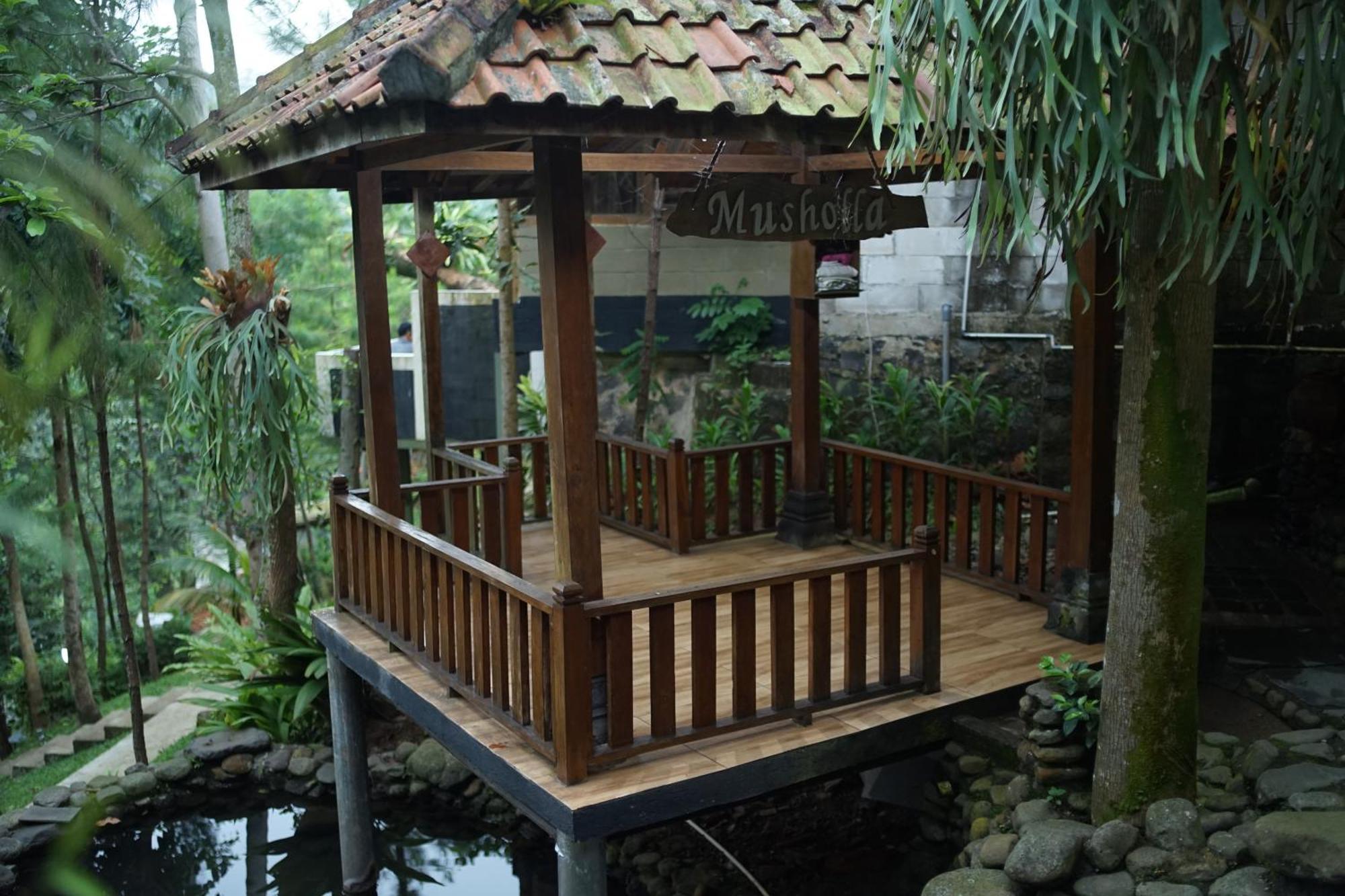 Tirta Arsanta Hot Springs & Villa Bogor Kültér fotó