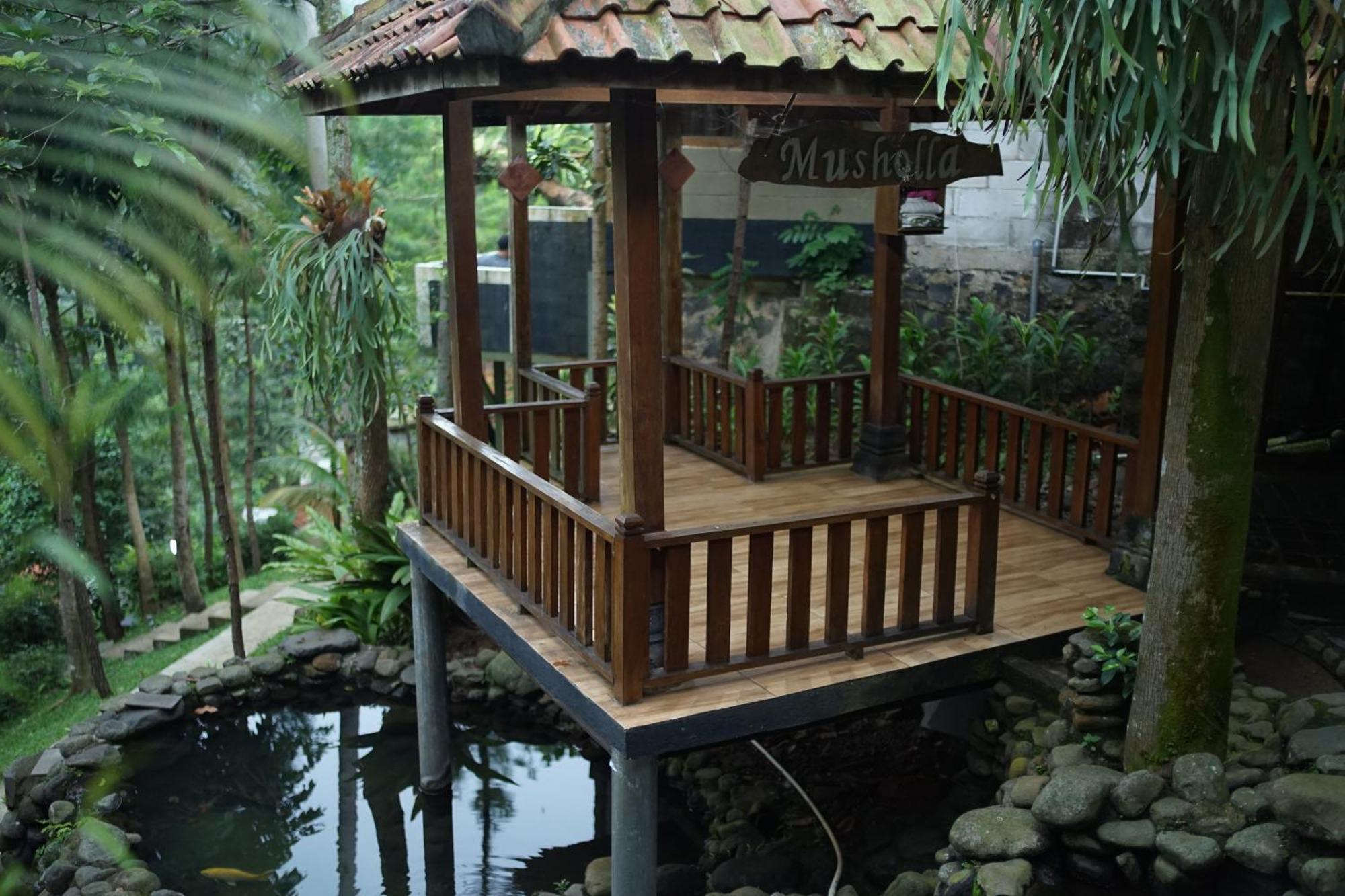 Tirta Arsanta Hot Springs & Villa Bogor Kültér fotó